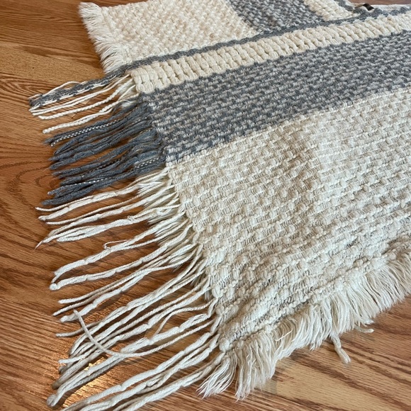 Boho Shawl / Pancho Sweater - Picture 2 of 6